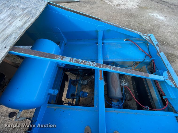 image for item DN0221 2001 Midland MG40MC2000  bottom dump trailer