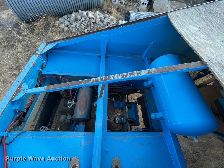 image for item DN0221 2001 Midland MG40MC2000  bottom dump trailer