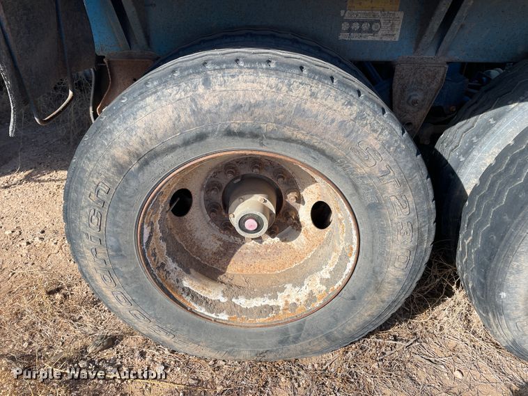 image for item DN0221 2001 Midland MG40MC2000  bottom dump trailer