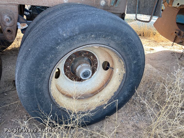 image for item DN0221 2001 Midland MG40MC2000  bottom dump trailer