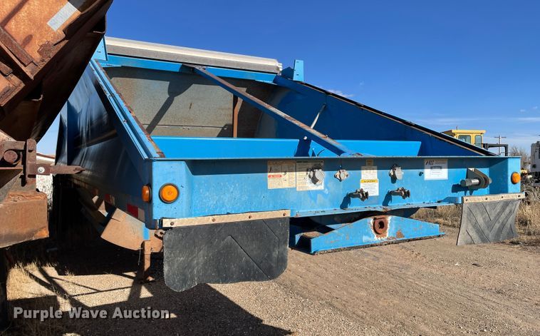 image for item DN0222 2001 Midland MG40MC2000  bottom dump trailer