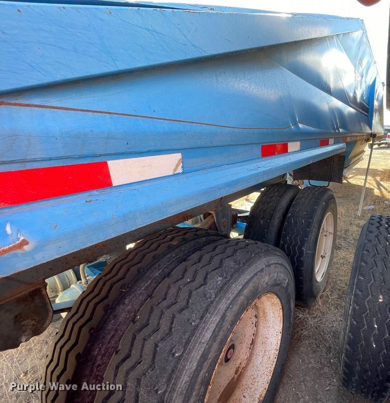 image for item DN0222 2001 Midland MG40MC2000  bottom dump trailer