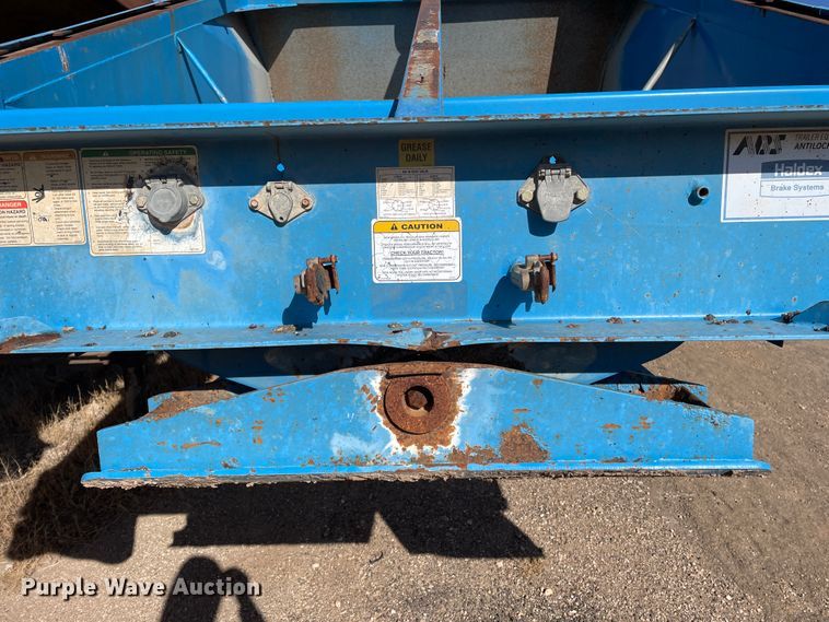 image for item DN0222 2001 Midland MG40MC2000  bottom dump trailer