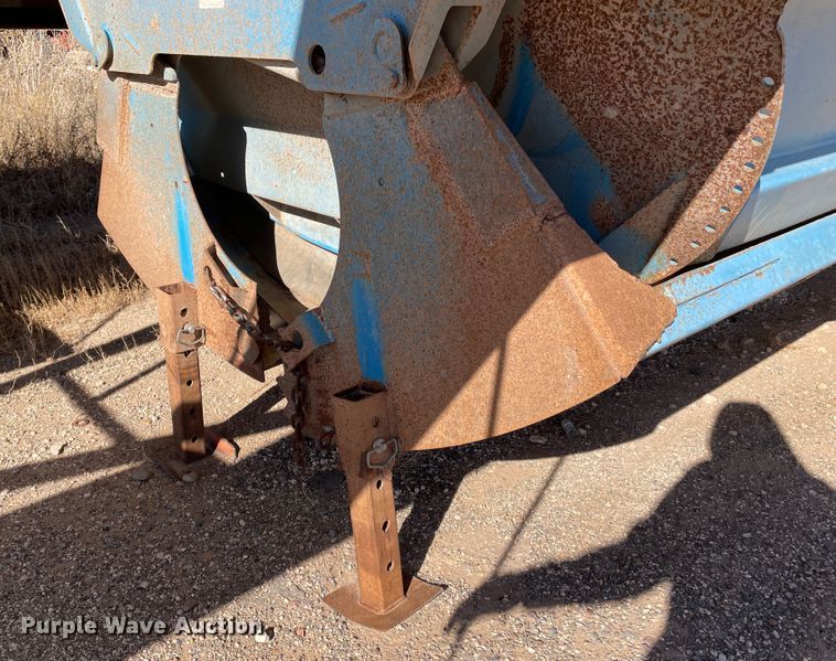 image for item DN0222 2001 Midland MG40MC2000  bottom dump trailer