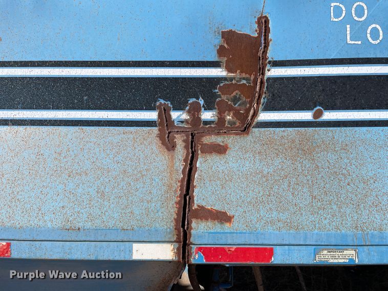 image for item DN0222 2001 Midland MG40MC2000  bottom dump trailer