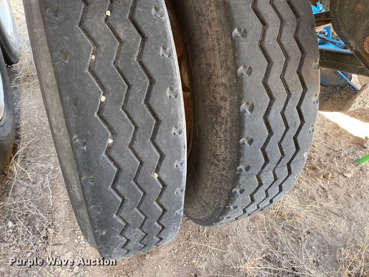 image for item DN0222 2001 Midland MG40MC2000  bottom dump trailer