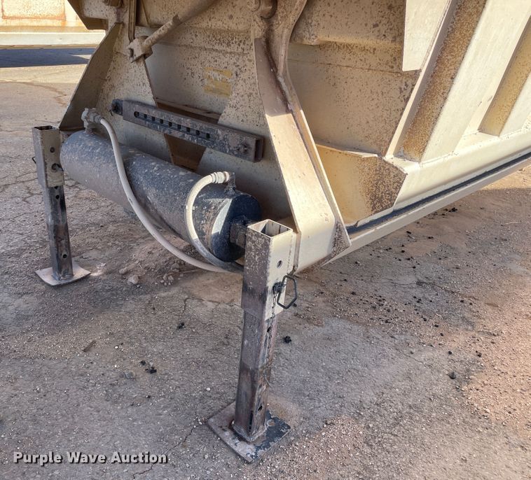 image for item DN0224 2008 CTS BDT-40  bottom dump trailer