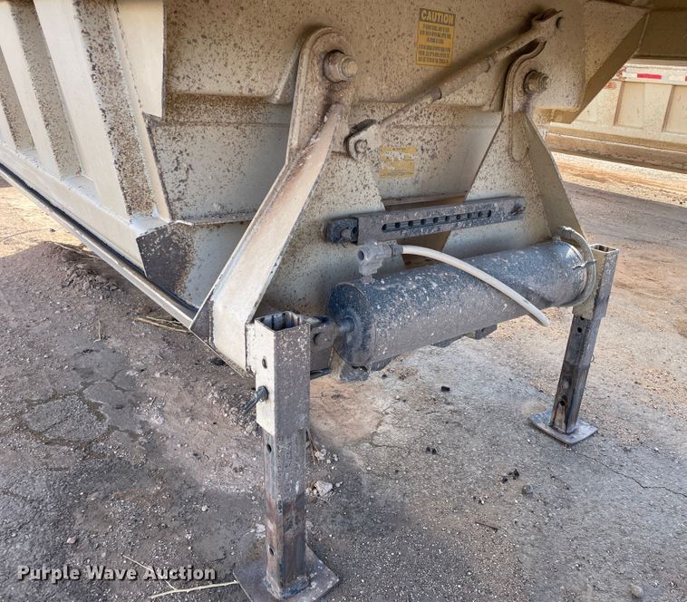 image for item DN0224 2008 CTS BDT-40  bottom dump trailer