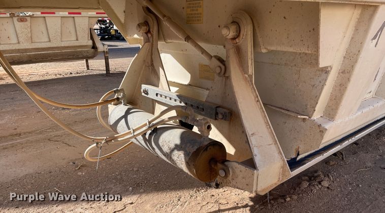 image for item DN0224 2008 CTS BDT-40  bottom dump trailer