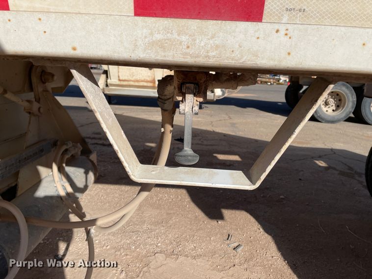 image for item DN0224 2008 CTS BDT-40  bottom dump trailer