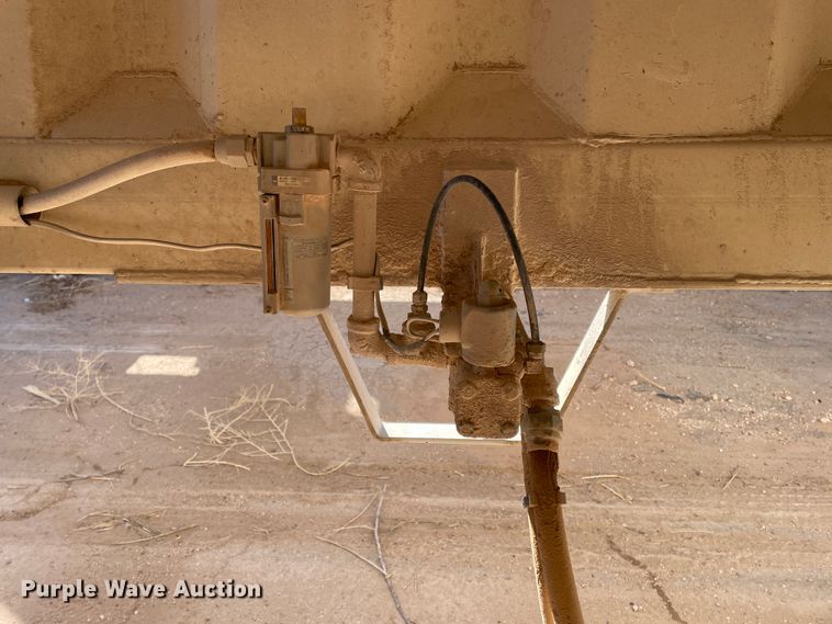 image for item DN0224 2008 CTS BDT-40  bottom dump trailer