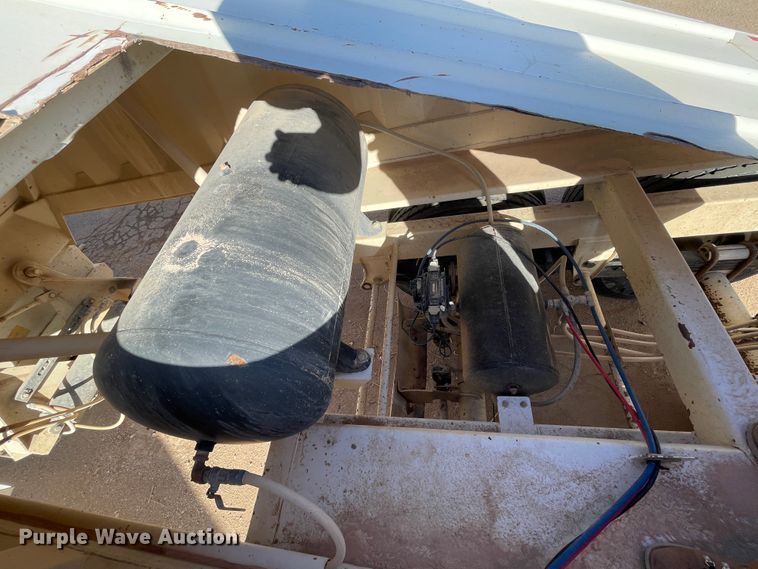 image for item DN0224 2008 CTS BDT-40  bottom dump trailer