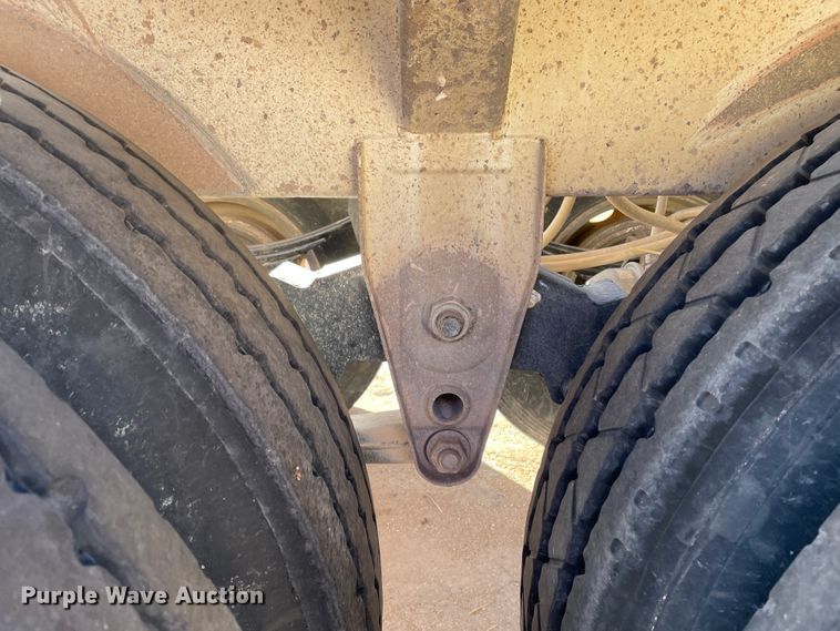 image for item DN0224 2008 CTS BDT-40  bottom dump trailer