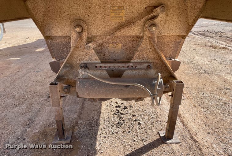 image for item DN0225 2008 CTS BDT-40  bottom dump trailer