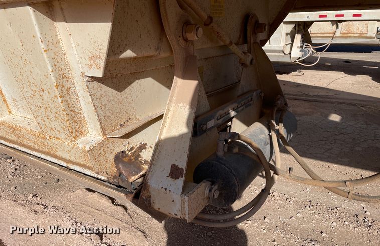 image for item DN0225 2008 CTS BDT-40  bottom dump trailer