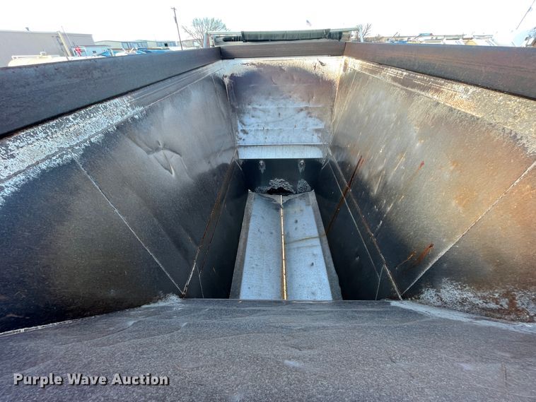 image for item DN0225 2008 CTS BDT-40  bottom dump trailer