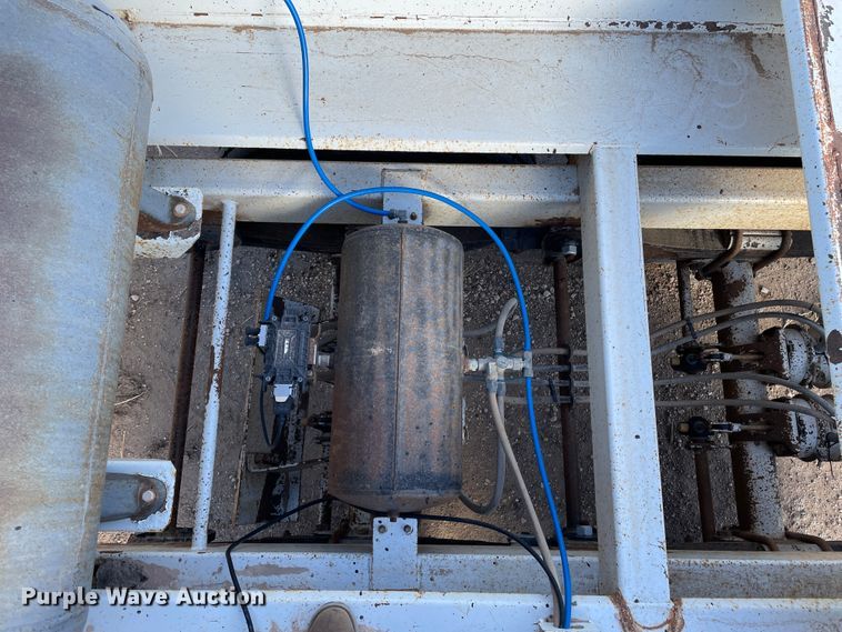 image for item DN0225 2008 CTS BDT-40  bottom dump trailer