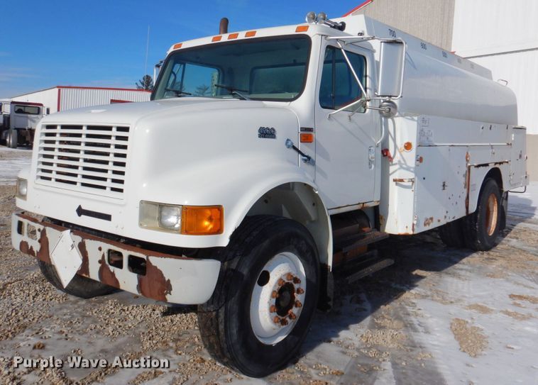image for item DN2656 1998 International 4900  fuel truck