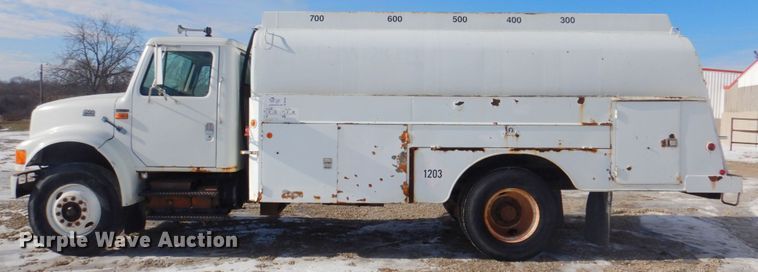 image for item DN2656 1998 International 4900  fuel truck