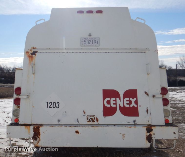 image for item DN2656 1998 International 4900  fuel truck