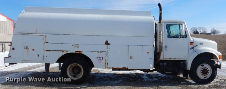 image for item DN2656 1998 International 4900  fuel truck