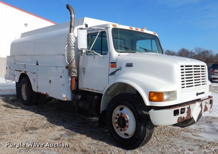 image for item DN2656 1998 International 4900  fuel truck