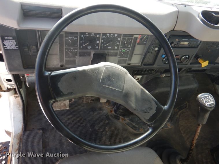 image for item DN2656 1998 International 4900  fuel truck