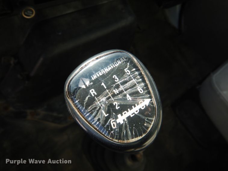 image for item DN2656 1998 International 4900  fuel truck