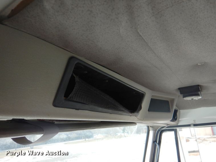 image for item DN2656 1998 International 4900  fuel truck