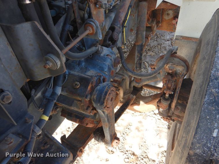 image for item DN2656 1998 International 4900  fuel truck