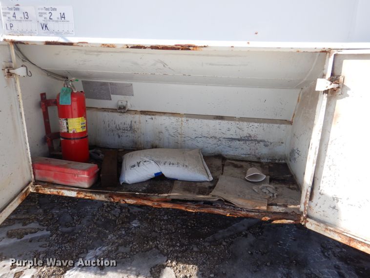 image for item DN2656 1998 International 4900  fuel truck