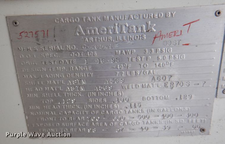 image for item DN2656 1998 International 4900  fuel truck