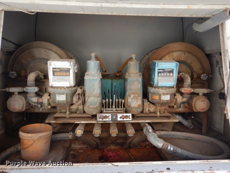 image for item DN2656 1998 International 4900  fuel truck