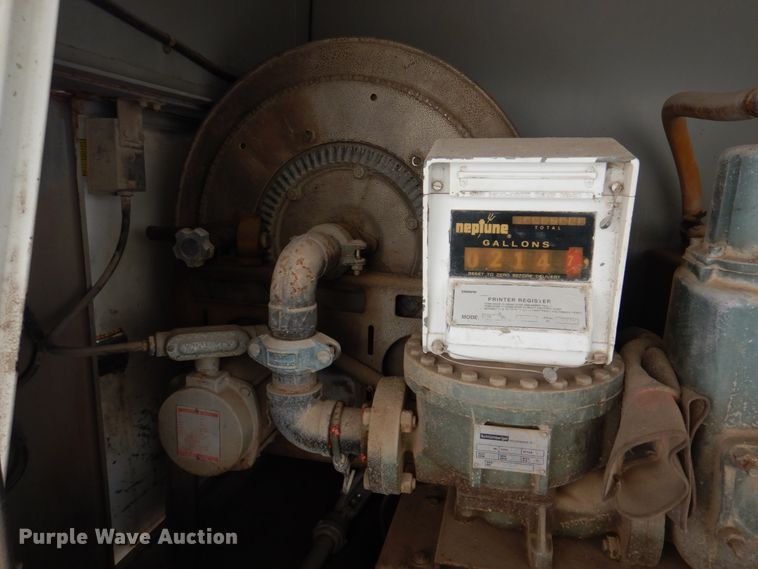 image for item DN2656 1998 International 4900  fuel truck