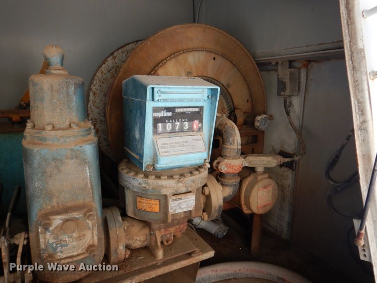 image for item DN2656 1998 International 4900  fuel truck