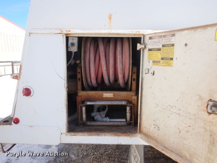 image for item DN2656 1998 International 4900  fuel truck