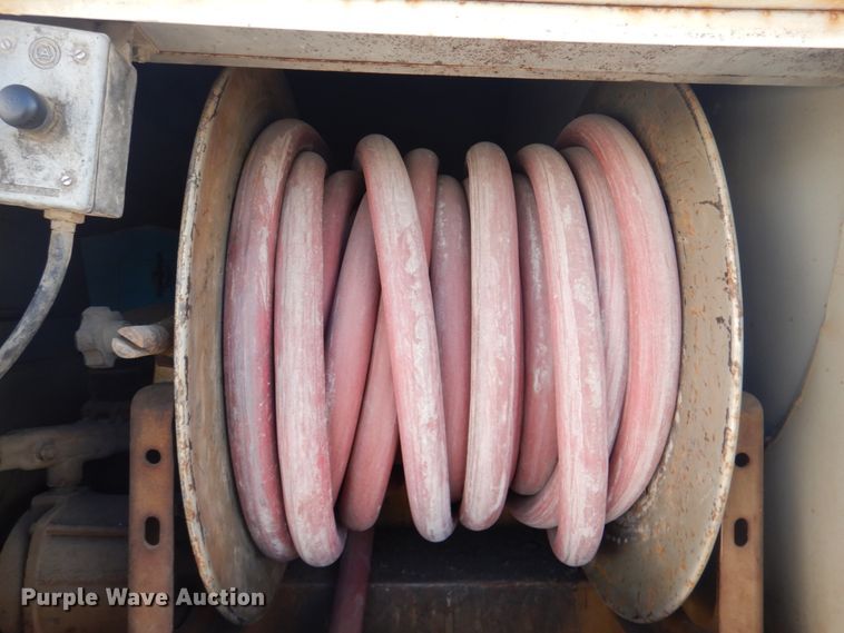 image for item DN2656 1998 International 4900  fuel truck