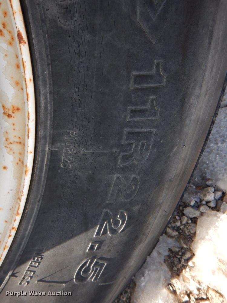 image for item DN2656 1998 International 4900  fuel truck