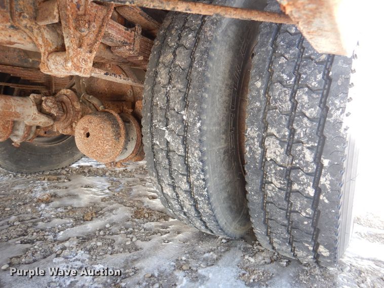 image for item DN2656 1998 International 4900  fuel truck