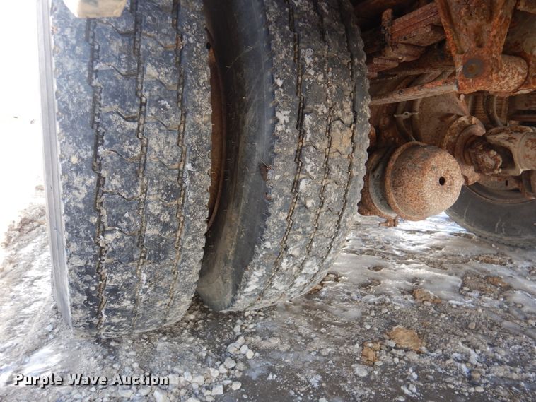 image for item DN2656 1998 International 4900  fuel truck