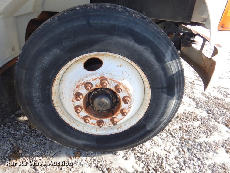 image for item DN2656 1998 International 4900  fuel truck