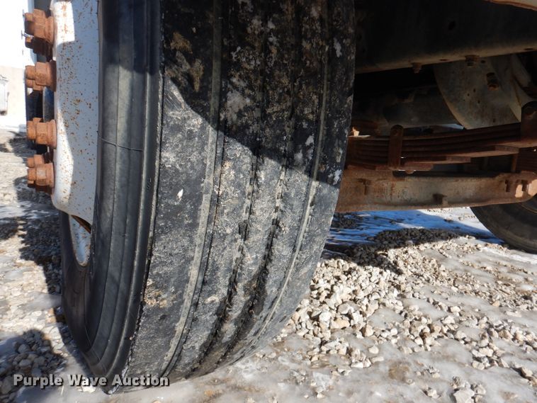 image for item DN2656 1998 International 4900  fuel truck