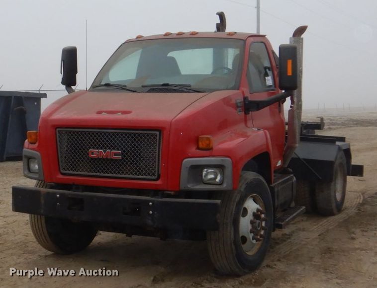 image for item DN7267 2009 GMC C7500  hook lift truck