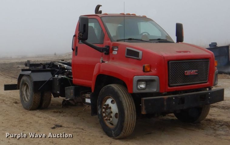 image for item DN7267 2009 GMC C7500  hook lift truck