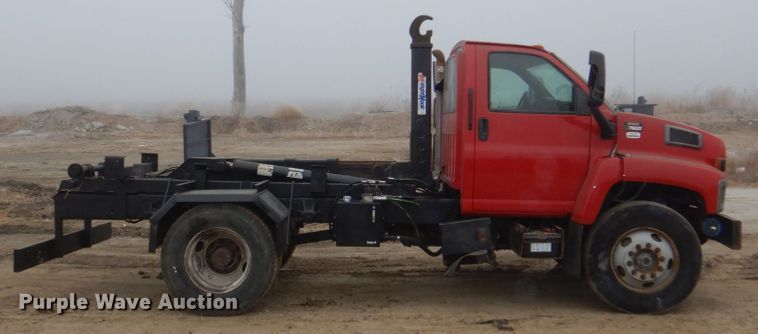 image for item DN7267 2009 GMC C7500  hook lift truck