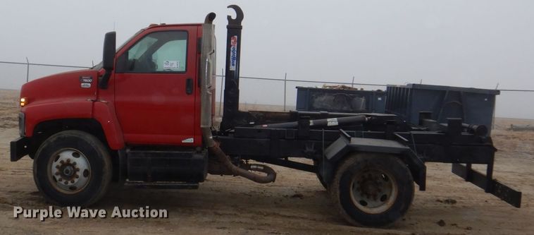 image for item DN7267 2009 GMC C7500  hook lift truck