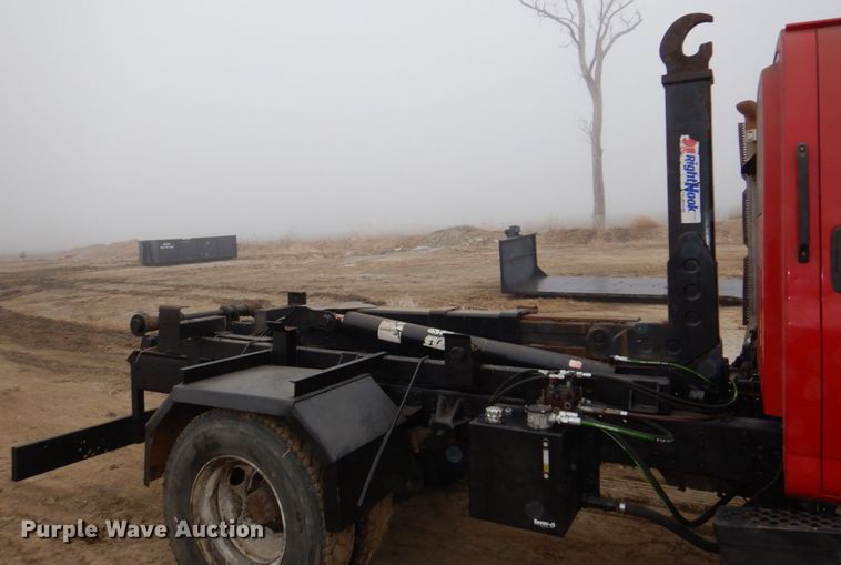 image for item DN7267 2009 GMC C7500  hook lift truck