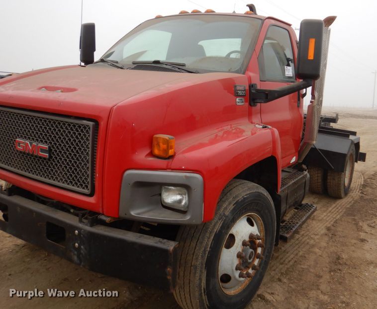 image for item DN7267 2009 GMC C7500  hook lift truck