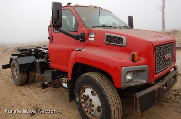 image for item DN7267 2009 GMC C7500  hook lift truck