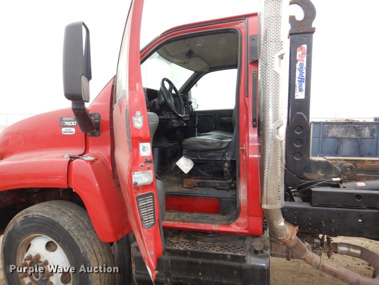 image for item DN7267 2009 GMC C7500  hook lift truck